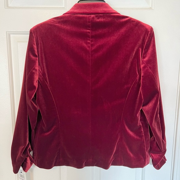 Red Velvet Amanda & Chelsea Blazer - Picture 2 of 6